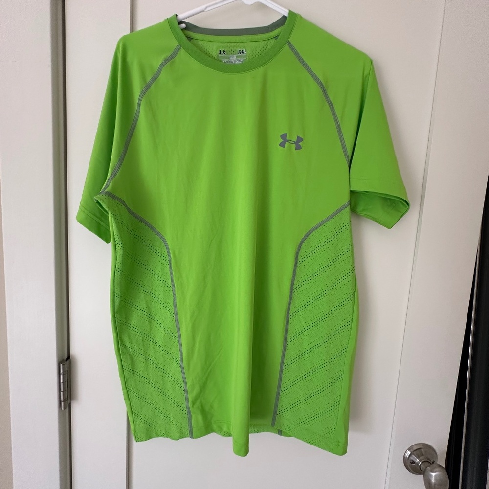 UNDER ARMOUR HIGH VISIBILITY GREEN WOMEN'S SHORT SLEEVE ATHLETIC TOP L